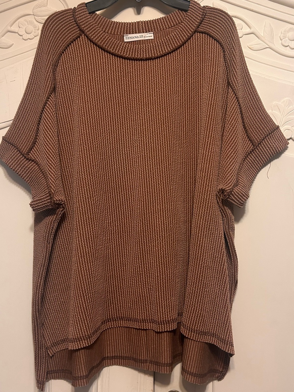 NWOT Zenana Outfitters Brown Ribbed Short-Sleeve Knit Top